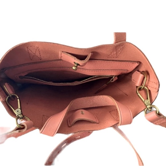Madewell Medium Transport
Tote Pink Coral English
Saddle Leather - Picture 10 of 16